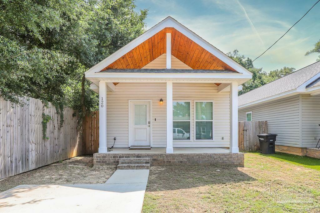 Property Photo:  120 S N St  FL 32502 