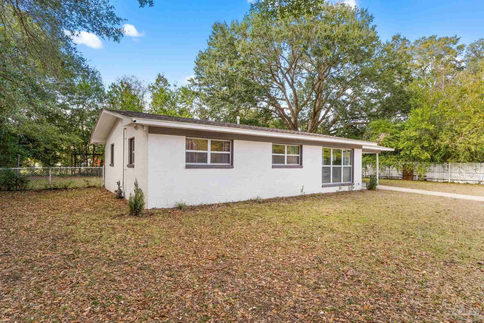 Property Photo:  1020 E Madison Dr  FL 32505 