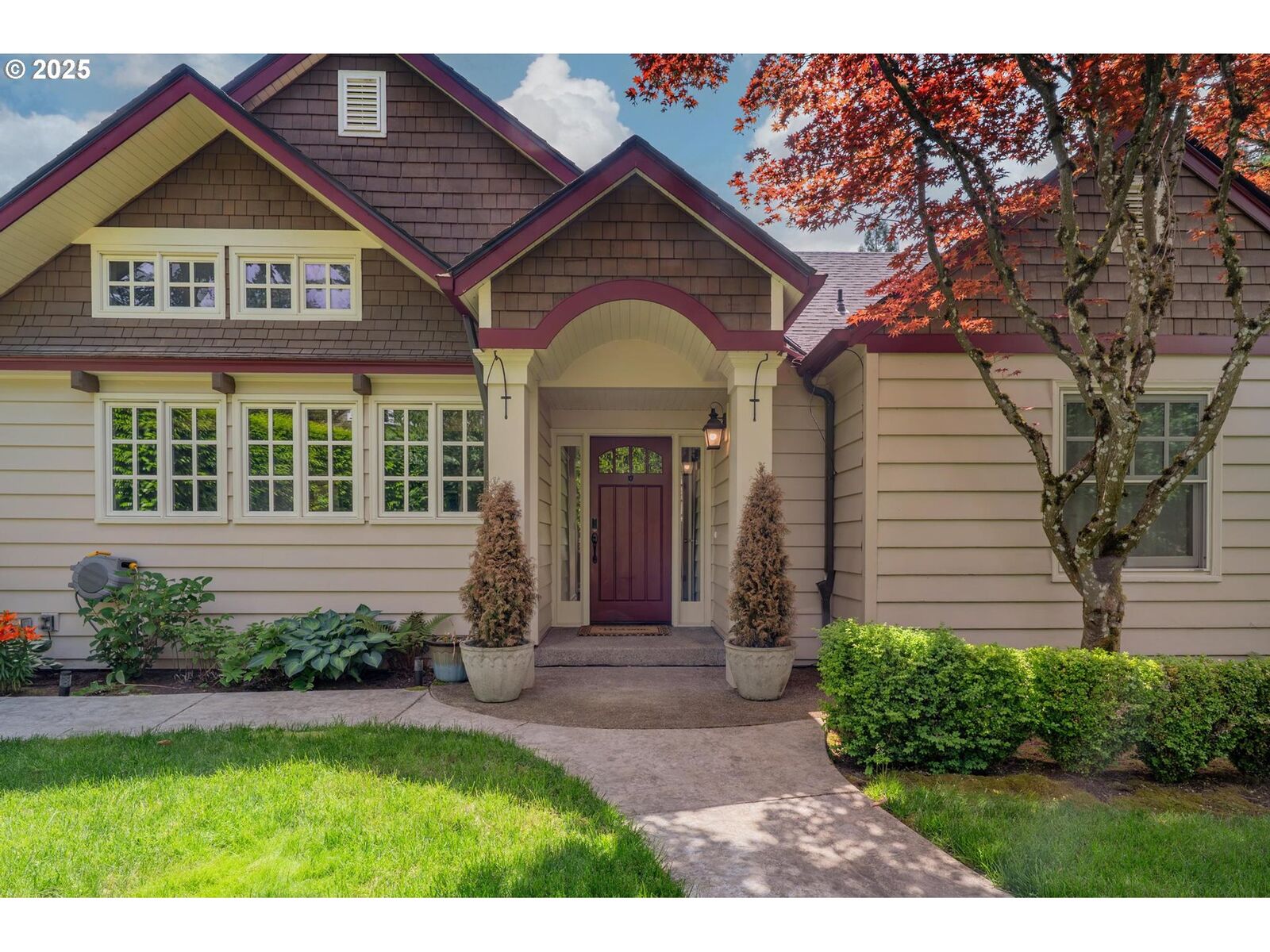 Property Photo:  1665 SW Highland Pkwy  OR 97221 