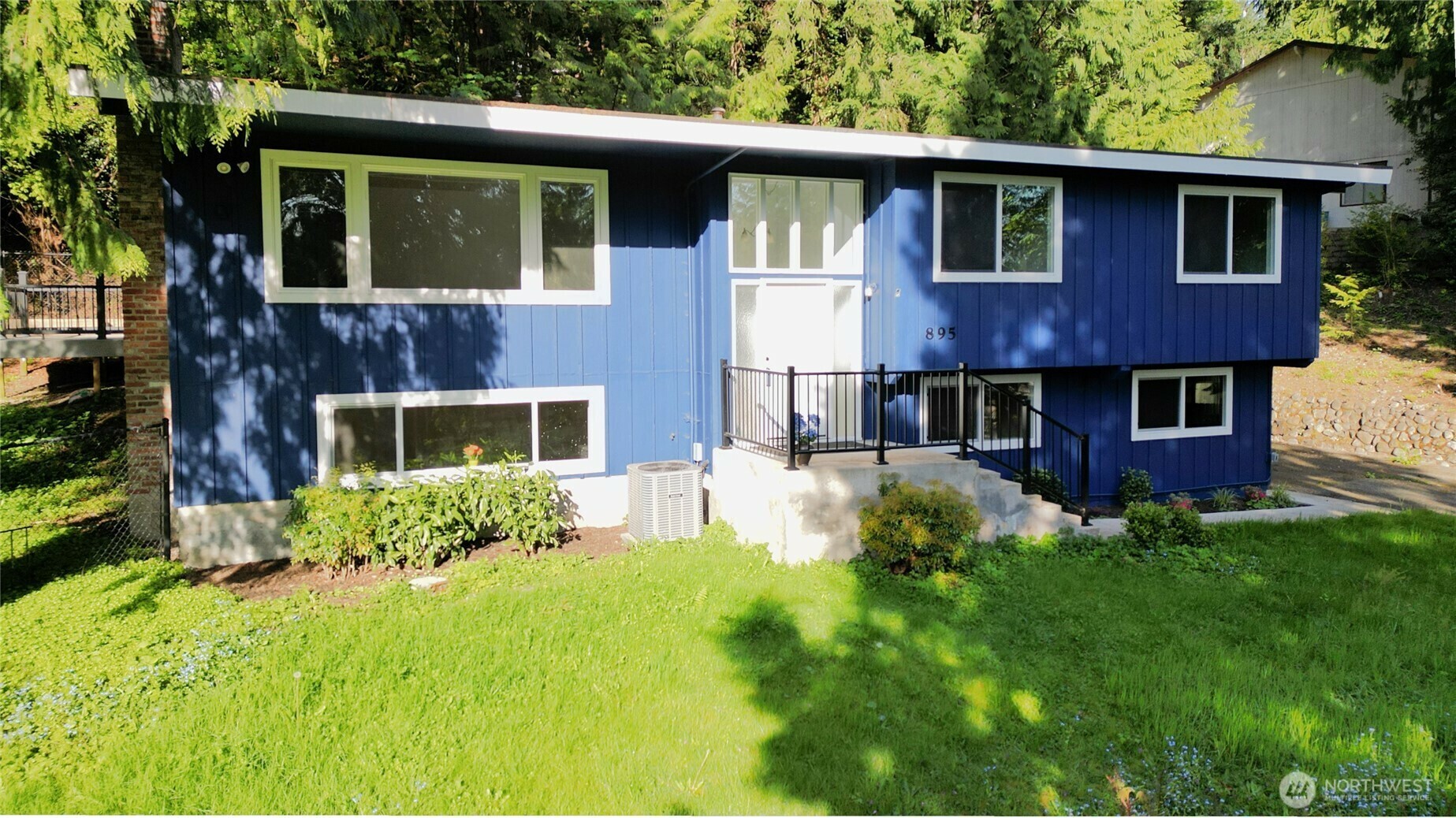 Property Photo:  895  Wildwood Boulevard SW  WA 98027 