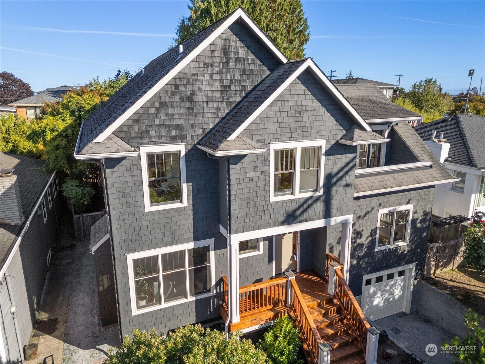 Property Photo:  3312  39th Avenue W  WA 98199 