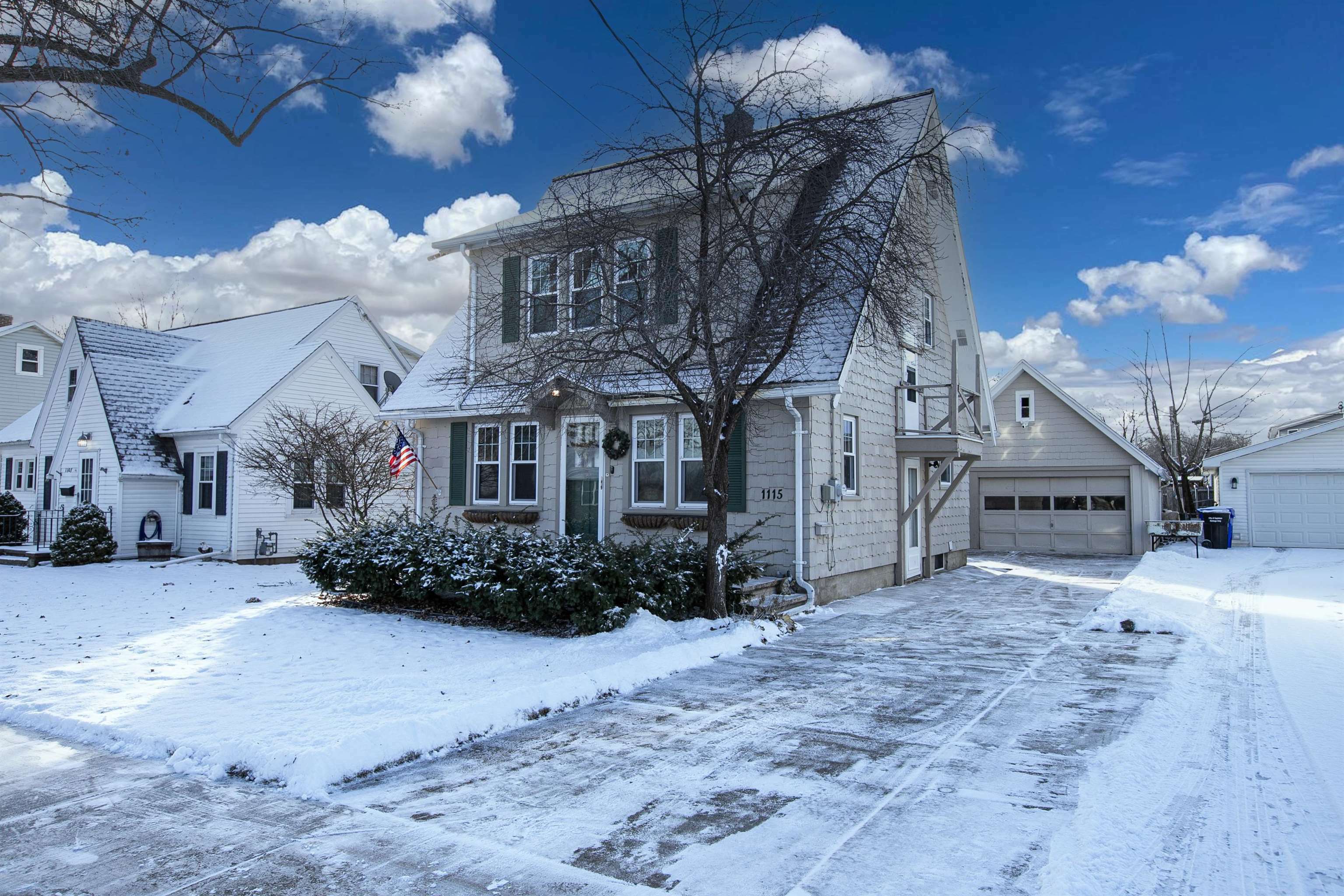 Property Photo:  1115 W Summer Street  WI 54914 