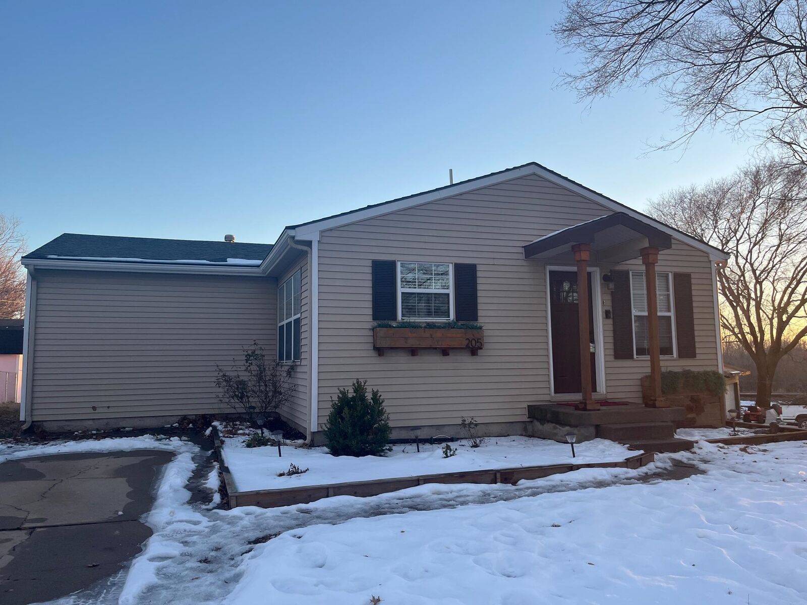 Property Photo: 205 E Pearl KS 67110