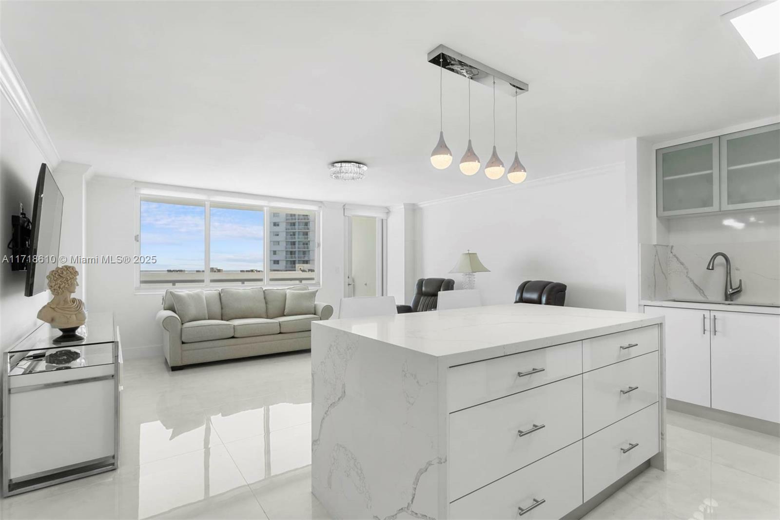 Property Photo:  7135 Collins Ave 624  FL 33141 