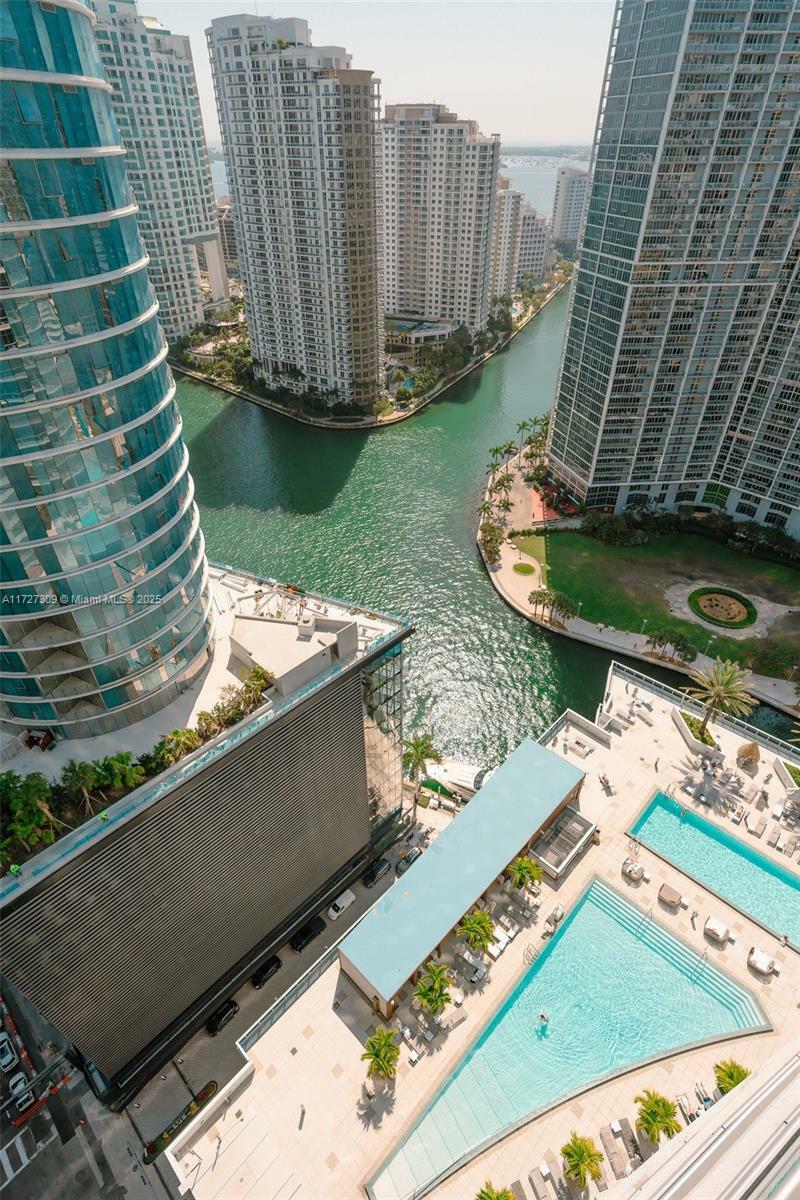 Property Photo:  200 Biscayne Blvd Way 3201  FL 33131 