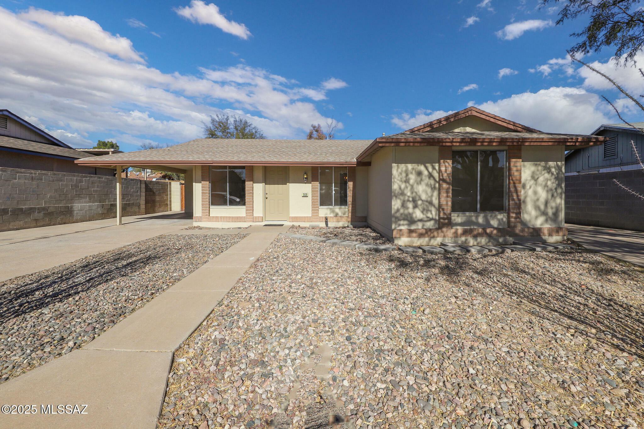 Property Photo:  2520 W Vereda Felicidad  AZ 85746 