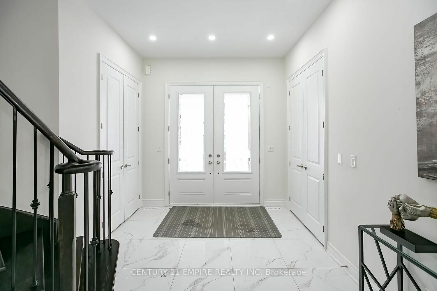 Property Photo:  26 Joiner Circle Circ  ON L4A 1M2 