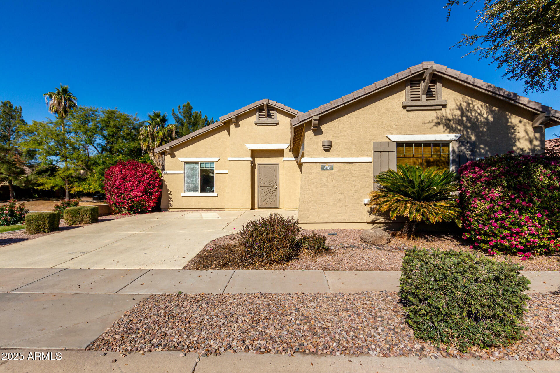 Property Photo:  878 E Cherry Hills Drive  AZ 85249 