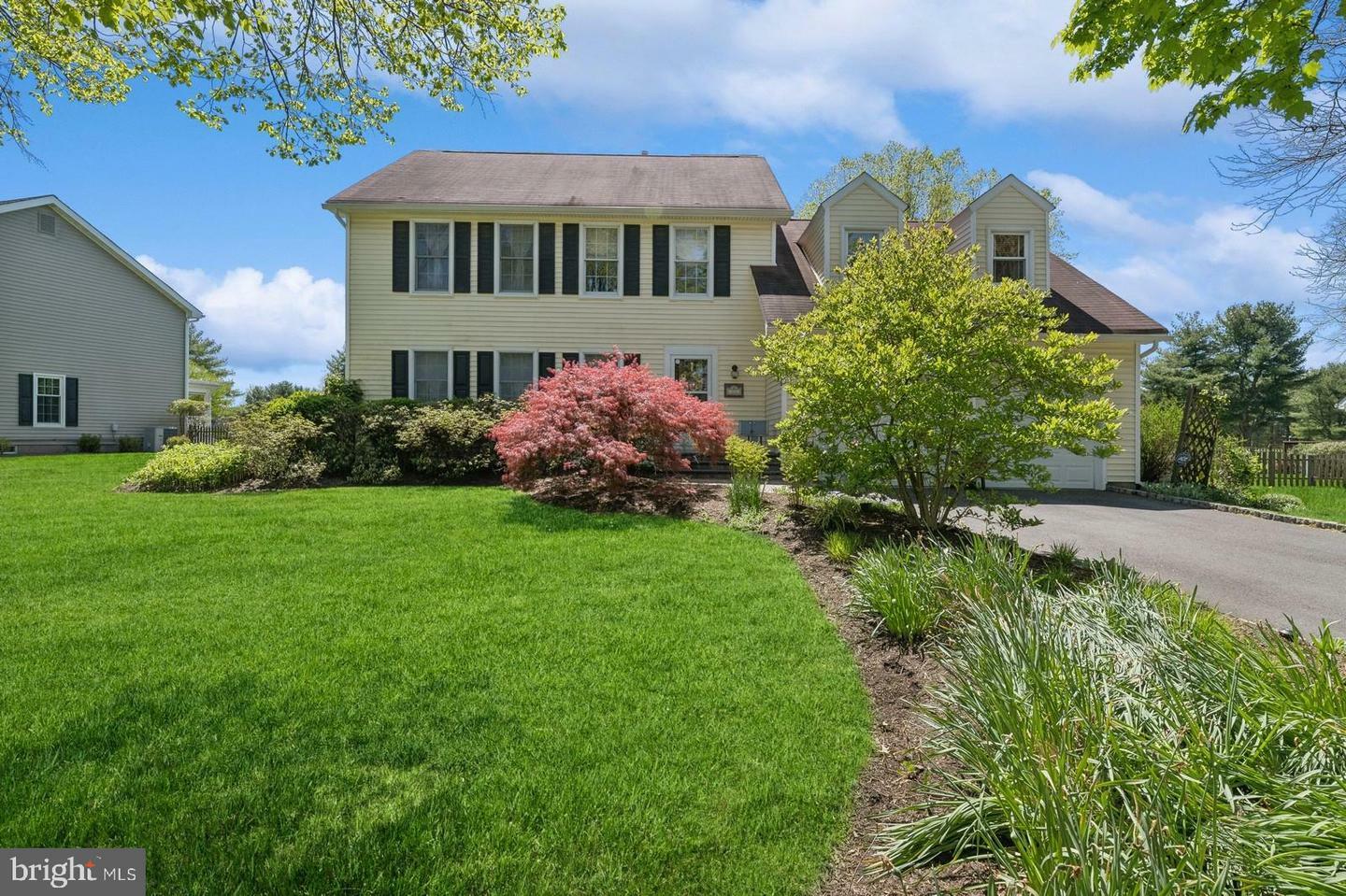 Property Photo:  11 Rutledge Court  NJ 08536 