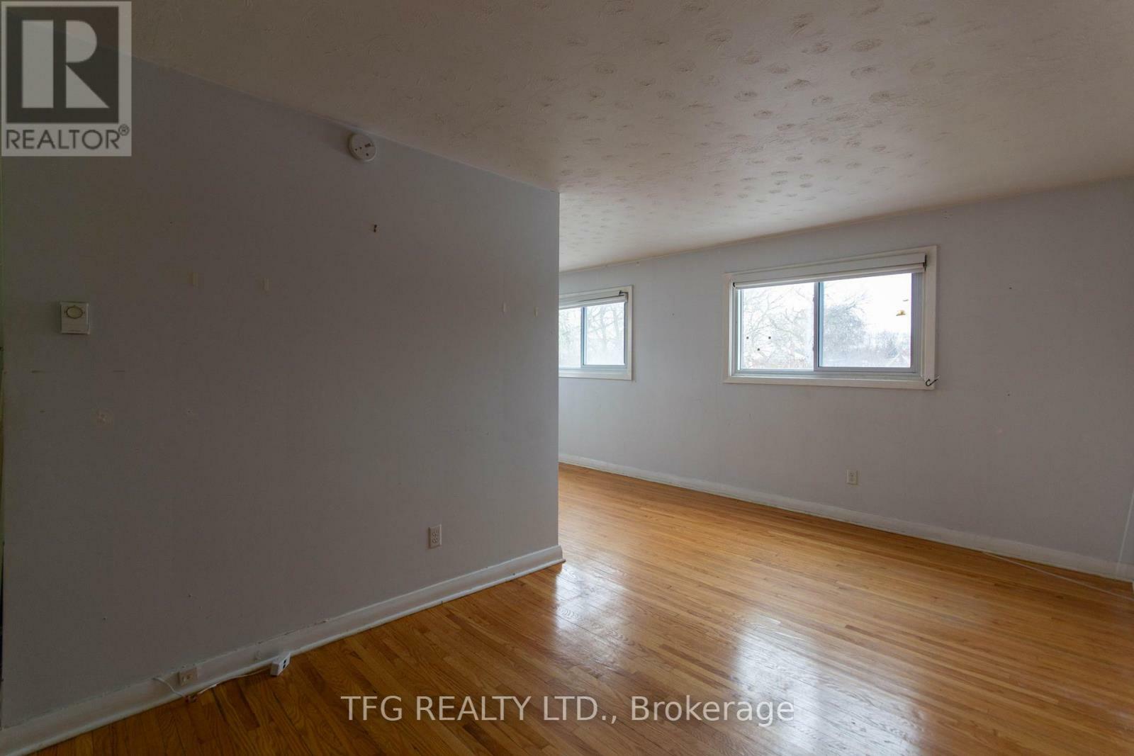 Property Photo:  463 Bond Street East 2  ON L1G 1B9 