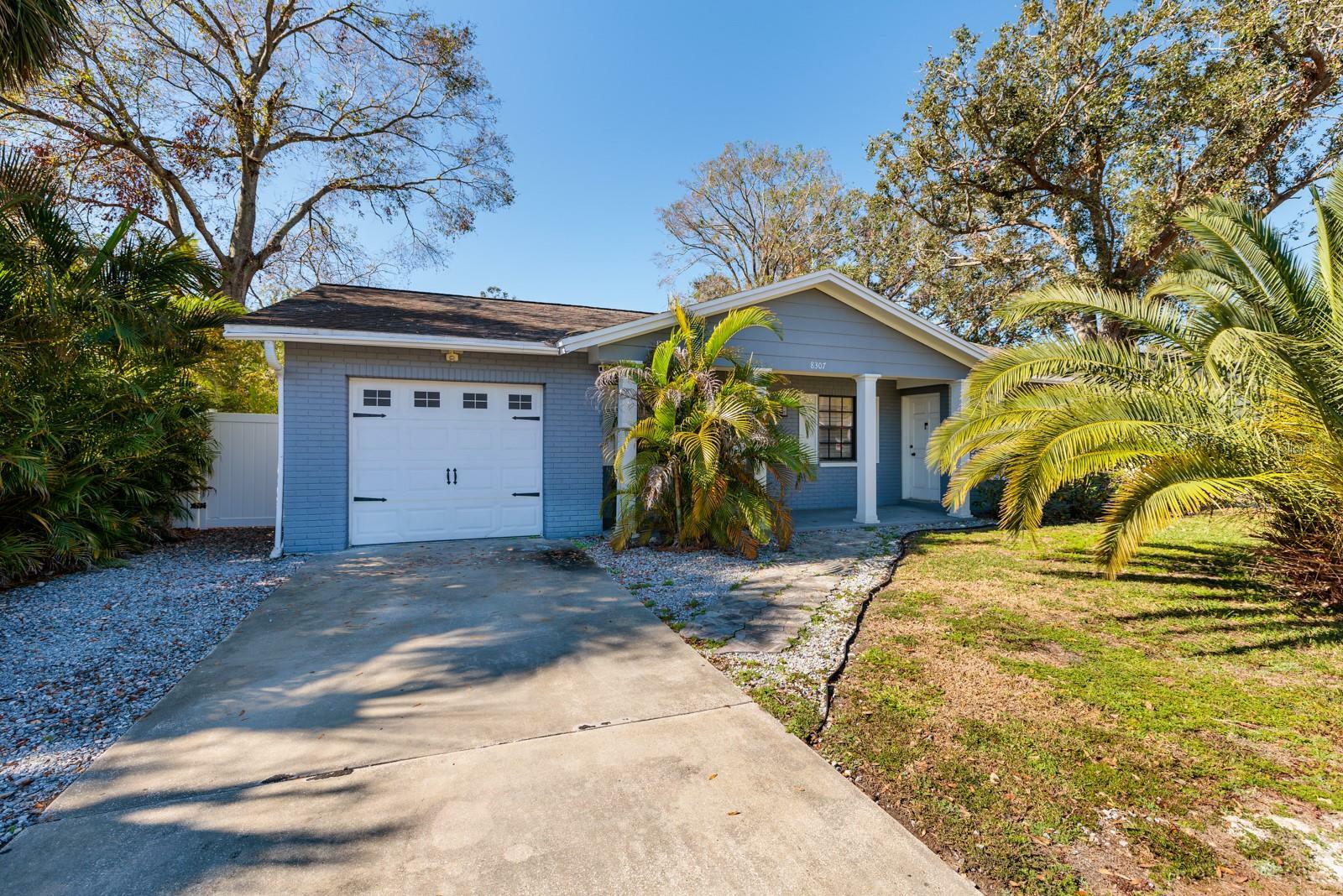 Property Photo:  8307 Boxwood Drive  FL 33615 