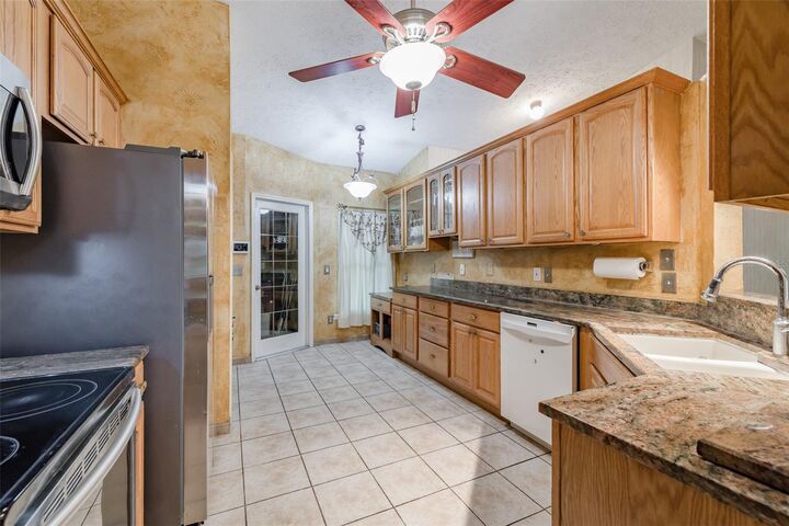 Property Photo:  4228 Spring Way Circle  FL 33596 