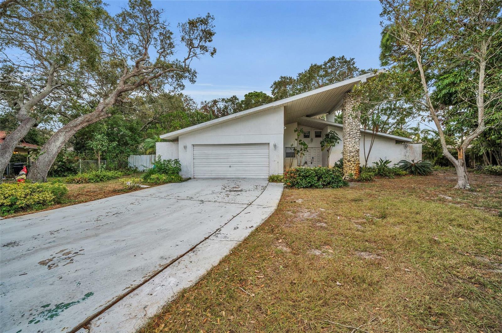 Property Photo:  419 Wayfarer Court  FL 34689 