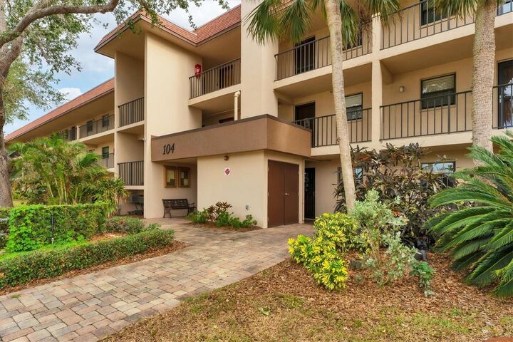 104 Capri Isles Boulevard 112  Venice FL 34292 photo