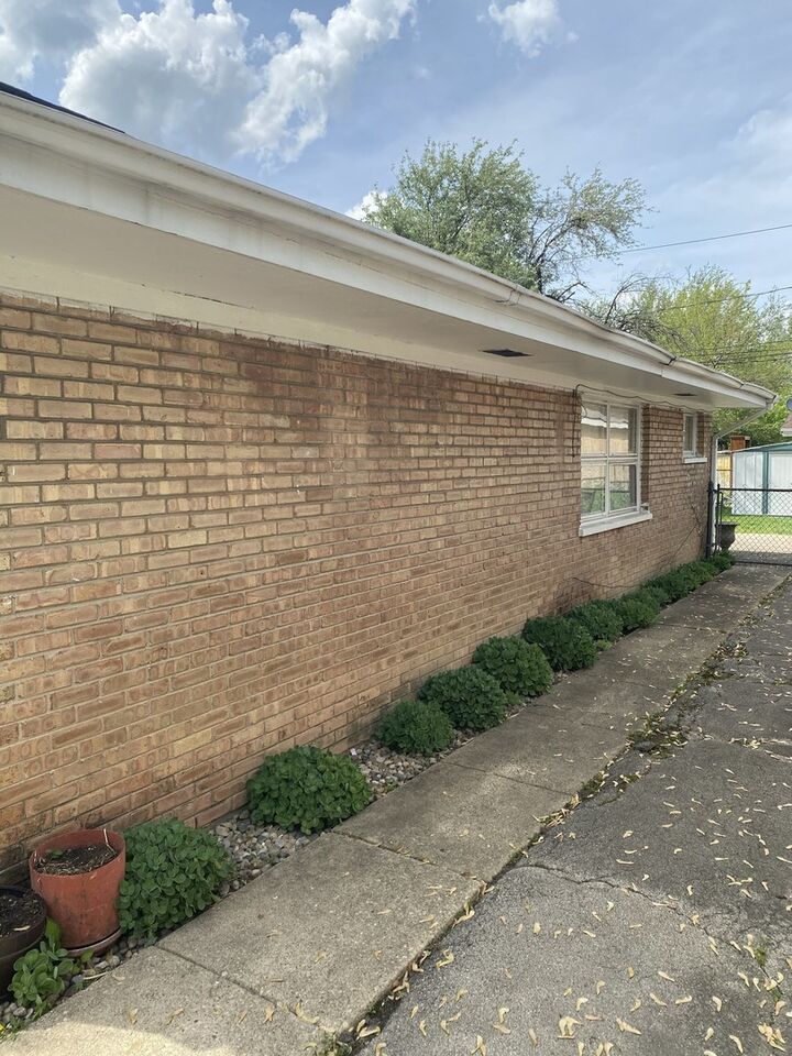 Property Photo: 1521 E 13th Place IL 60411