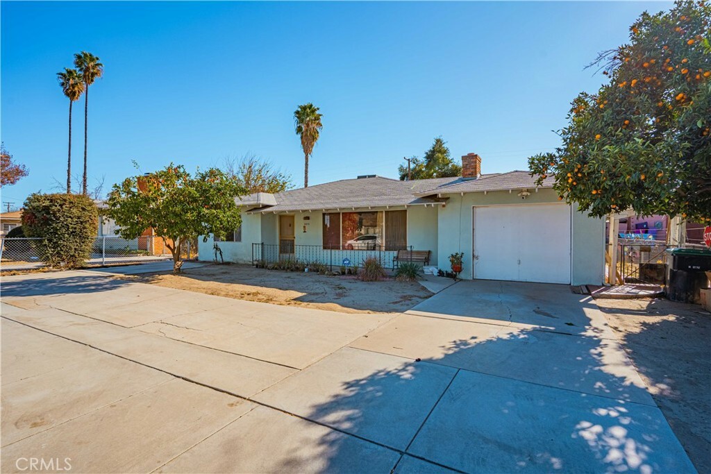 Property Photo:  1015 E Oakland Avenue  CA 92543 