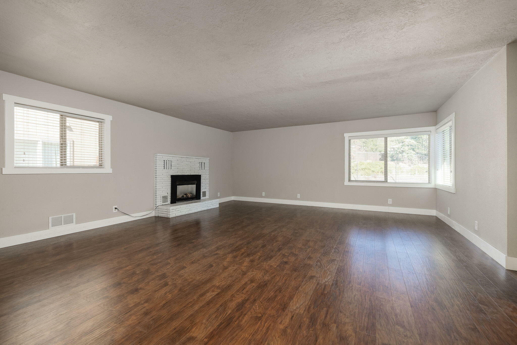 Property Photo: 1647 NE Lotus Drive OR 97701