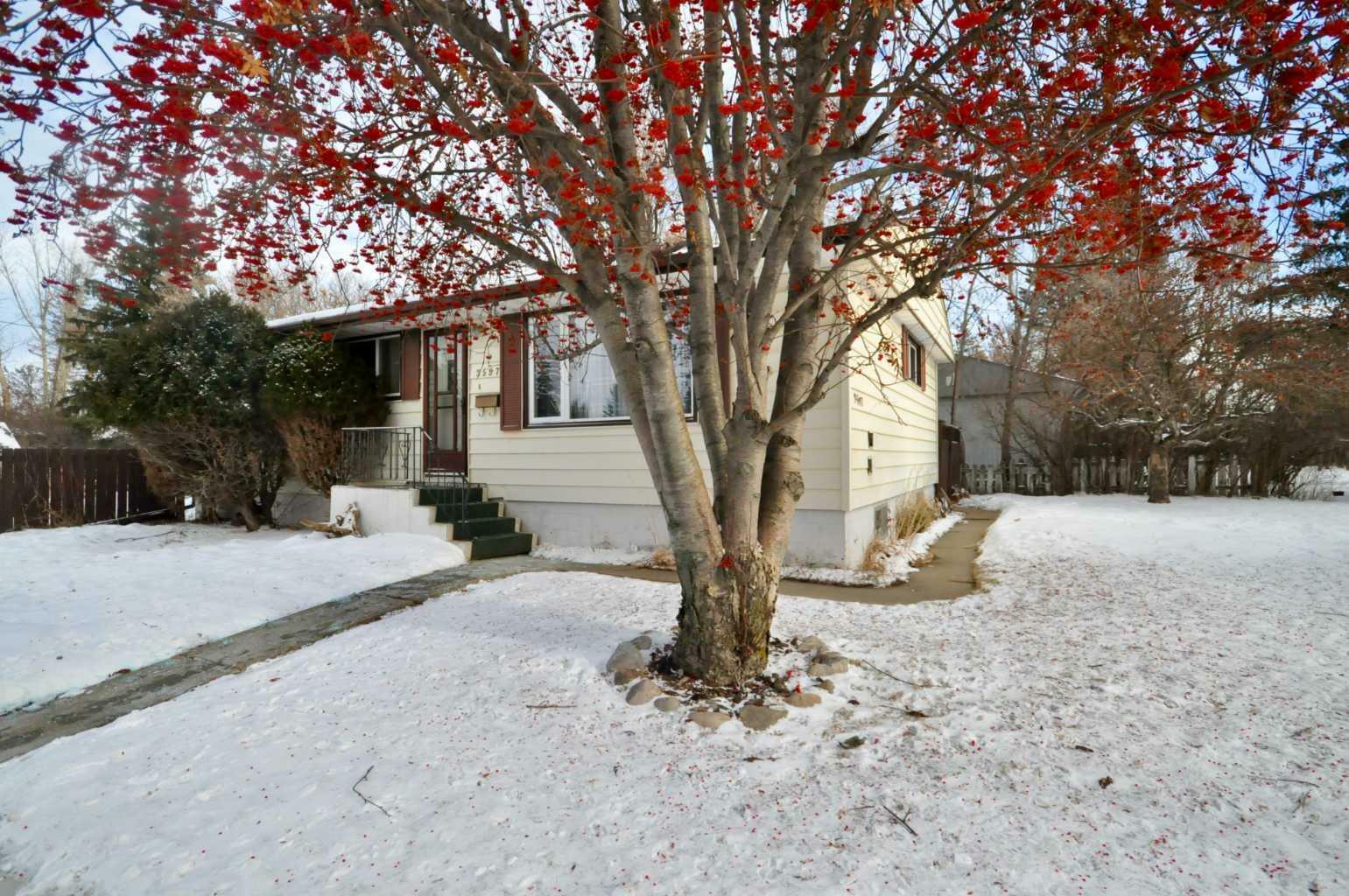 Property Photo:  3597 54 Avenue Crescent  AB T4N 4L7 