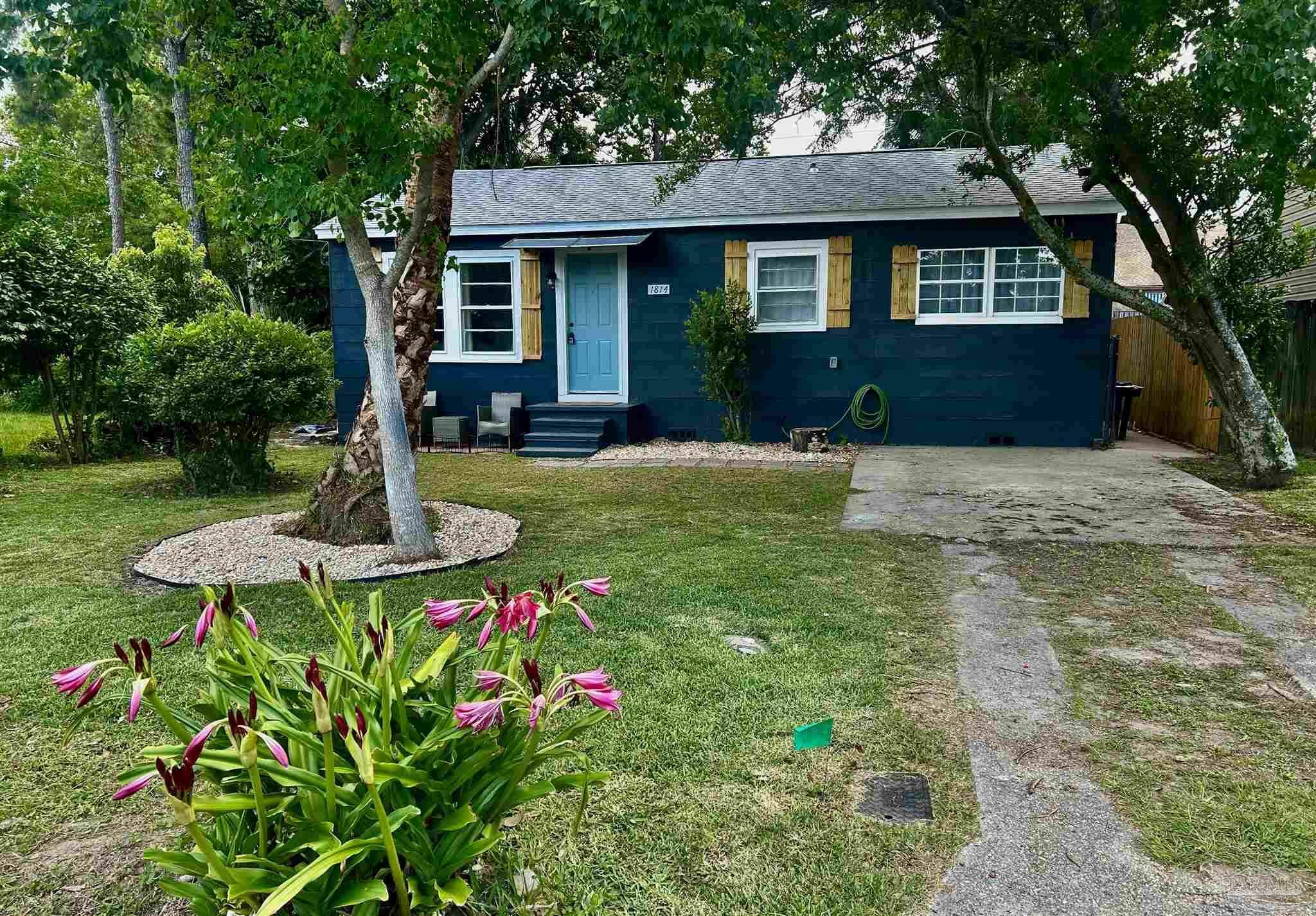 Property Photo:  1814 W La Rua St  FL 32501 