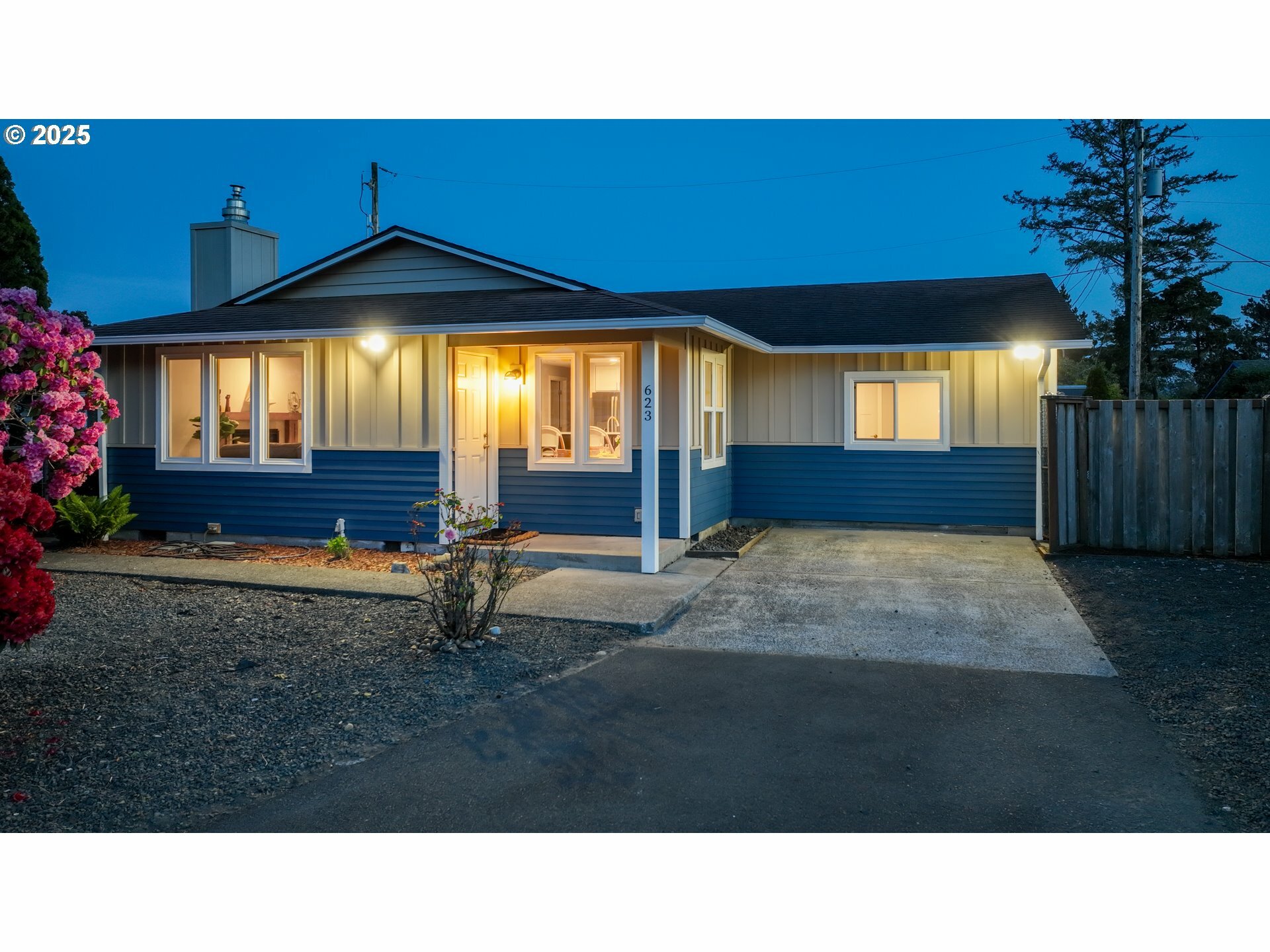 Property Photo: 623 Indian Way OR 97138