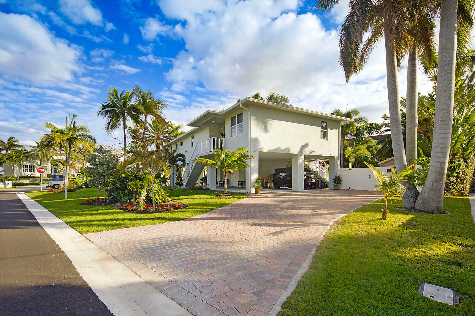 Property Photo:  2510 Lake Drive N  FL 33435 