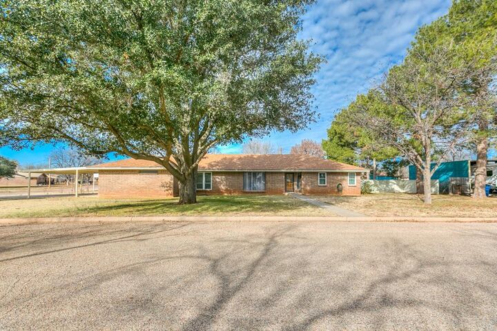 Property Photo: 324 Cumbie St TX 76933