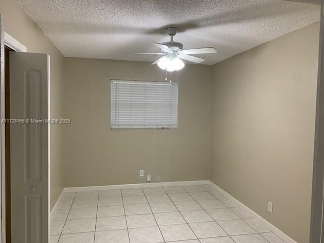 Property Photo: 813 SW 14th Ave 3 FL 33312