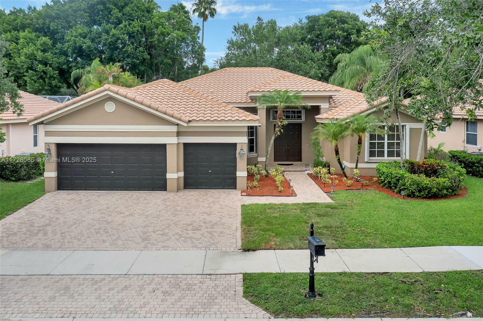 Property Photo:  3943 Nighthawk Dr  FL 33331 