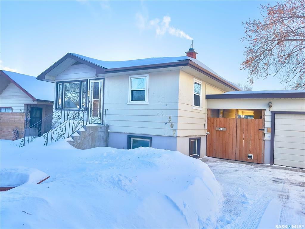 Property Photo:  507 Empress Street  SK S7K 0Y2 