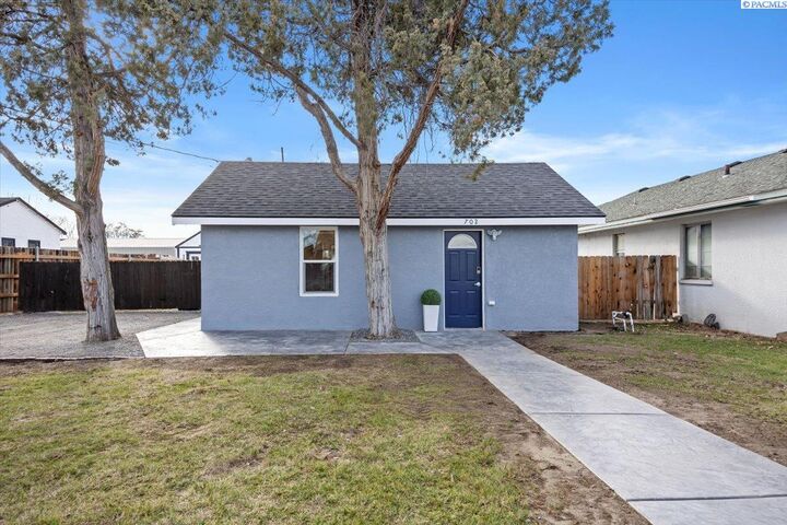 702 E 7th  Kennewick WA 99336 photo