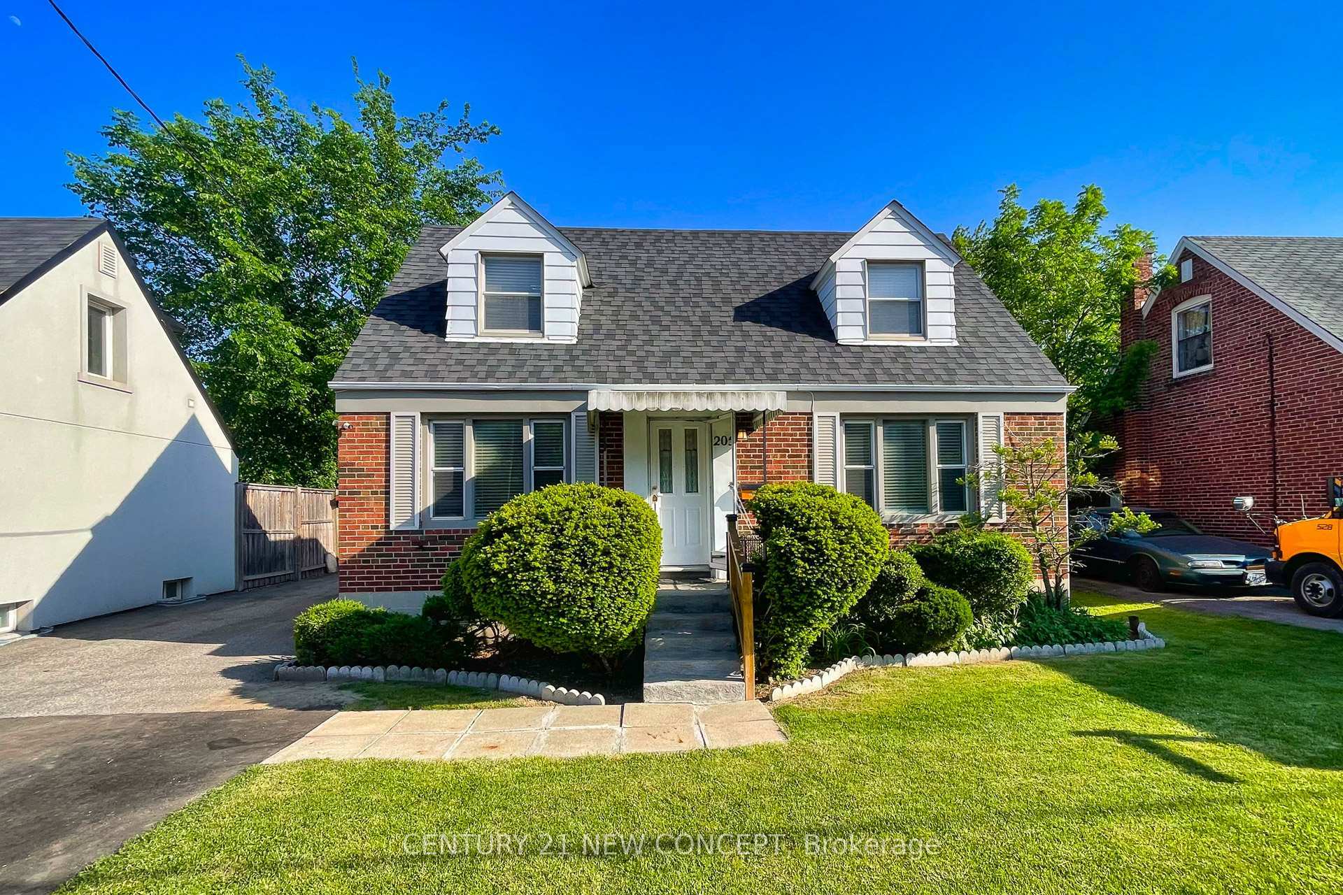 Photo de la propriété: 205 Finch Ave W ON M2R 1M2