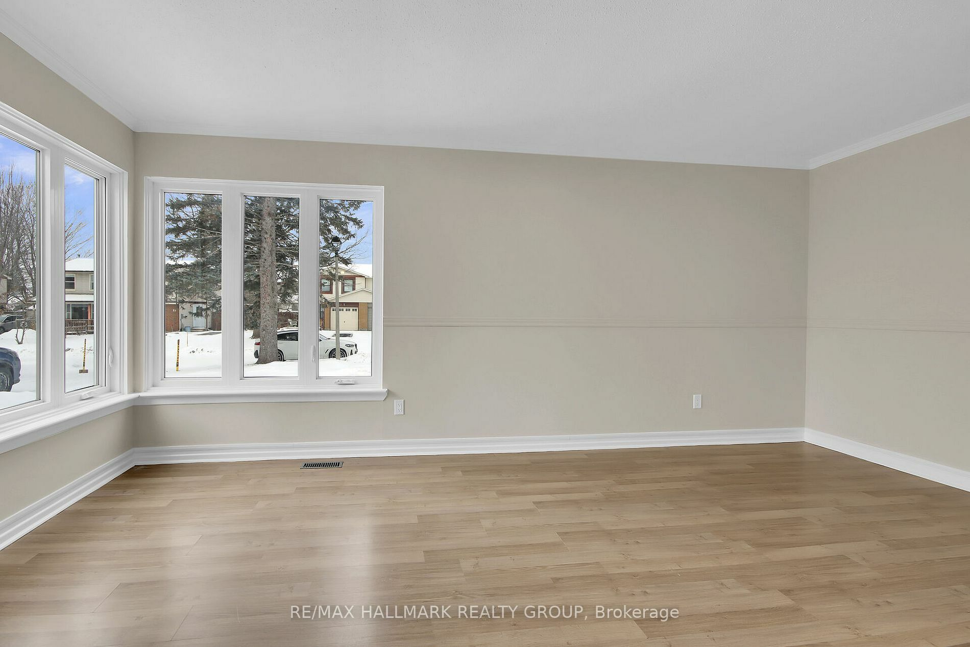 Property Photo:  30 Seabrooke Dr  ON K2L 2H7 