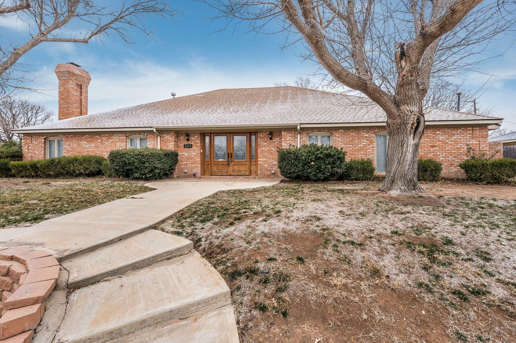 Property Photo:  301 10th Avenue  TX 79015-5015 