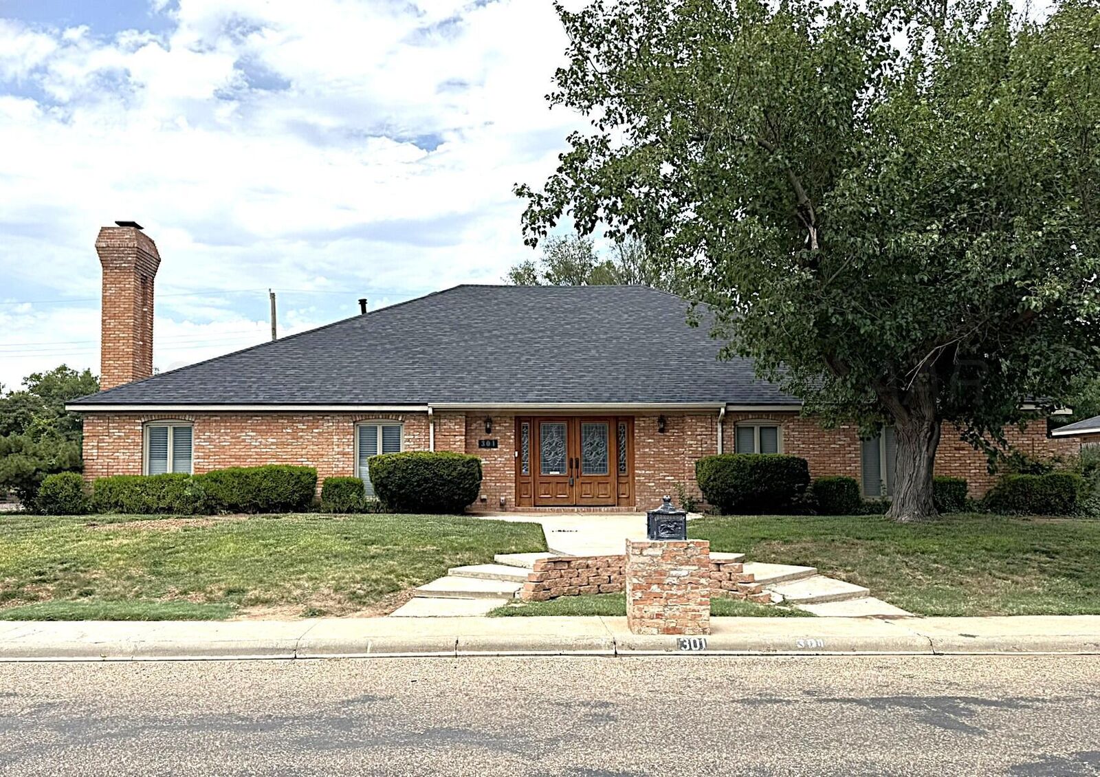 Property Photo: 301 10th Avenue TX 79015-5015