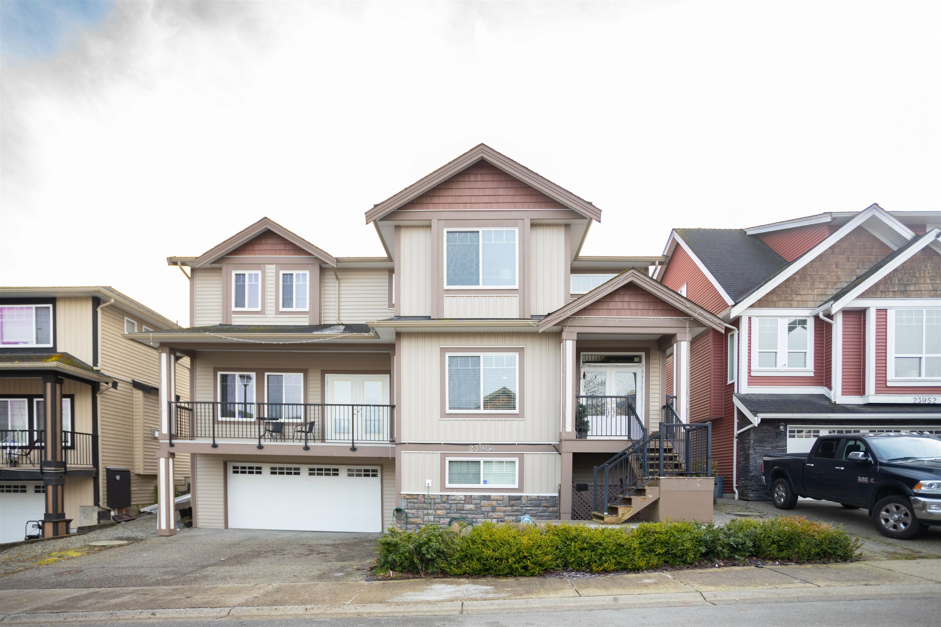 23964 107 Avenue  Maple Ridge BC V2W 0B3 photo