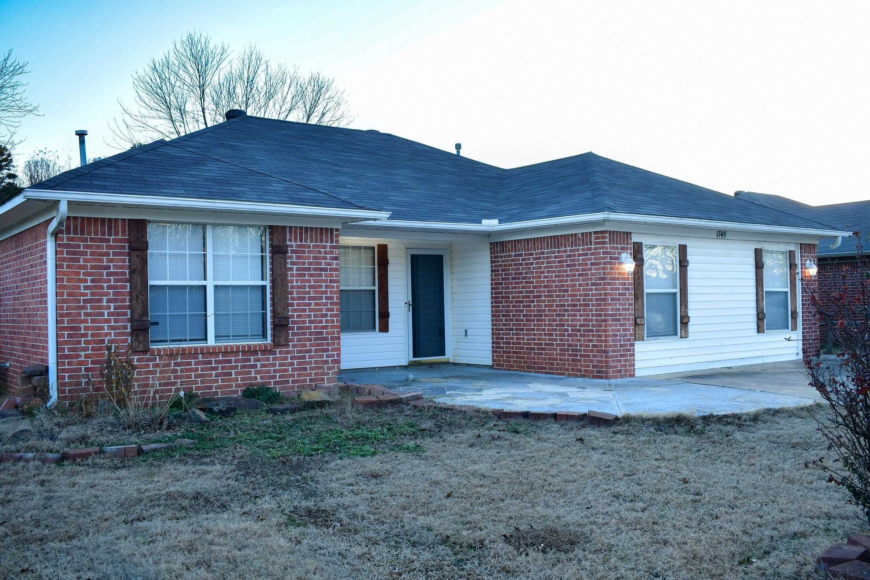 Property Photo:  1745 Southern Hills Drive  AR 72034-1902 