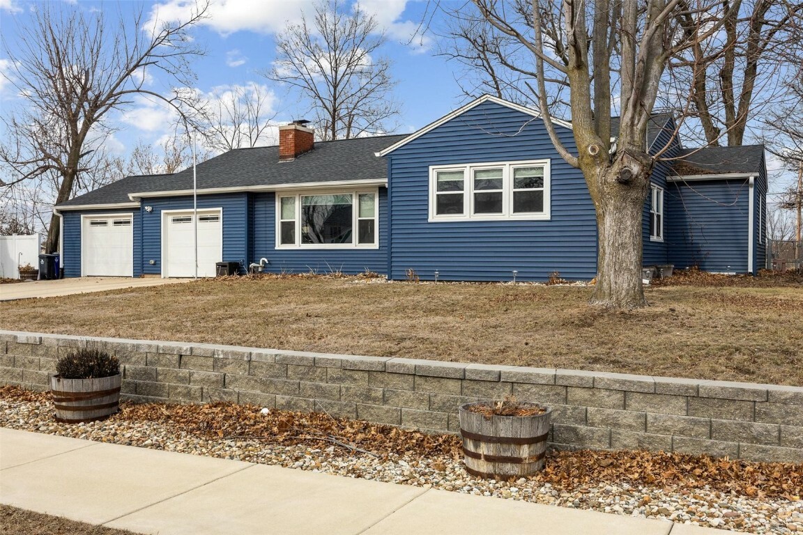 Property Photo:  630 34th Street NE  IA 52402 