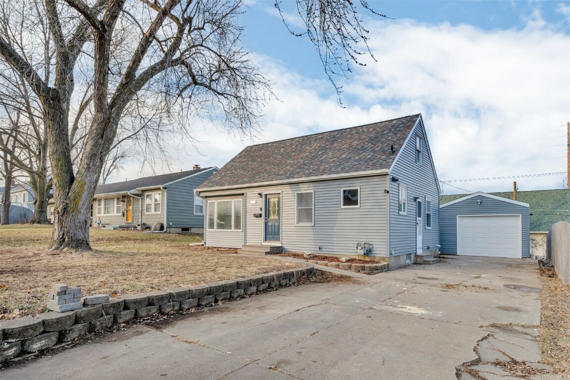 Property Photo:  3024 Henderson Avenue SE  IA 52403 