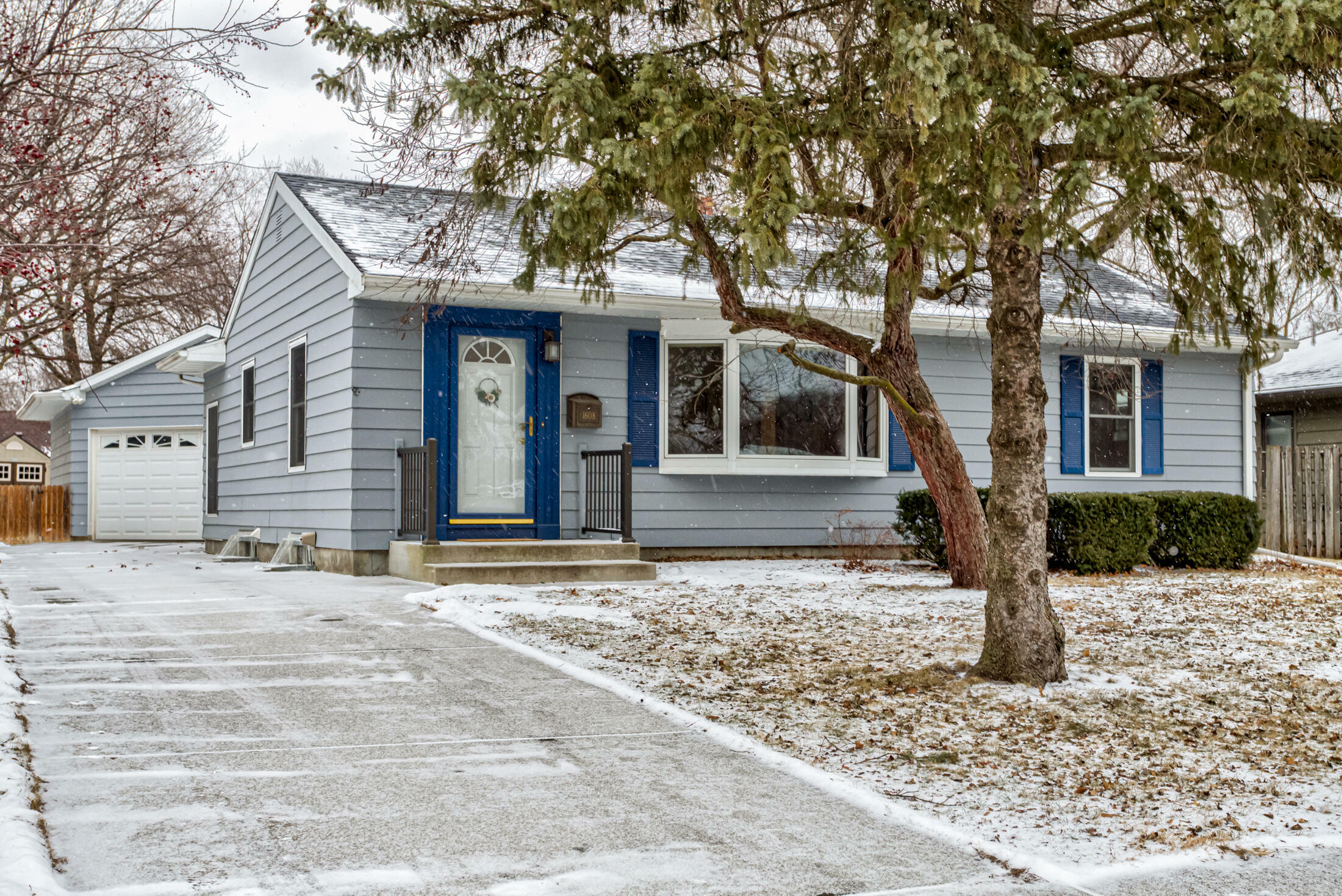 Property Photo:  1608 Clark Avenue  IA 50010 