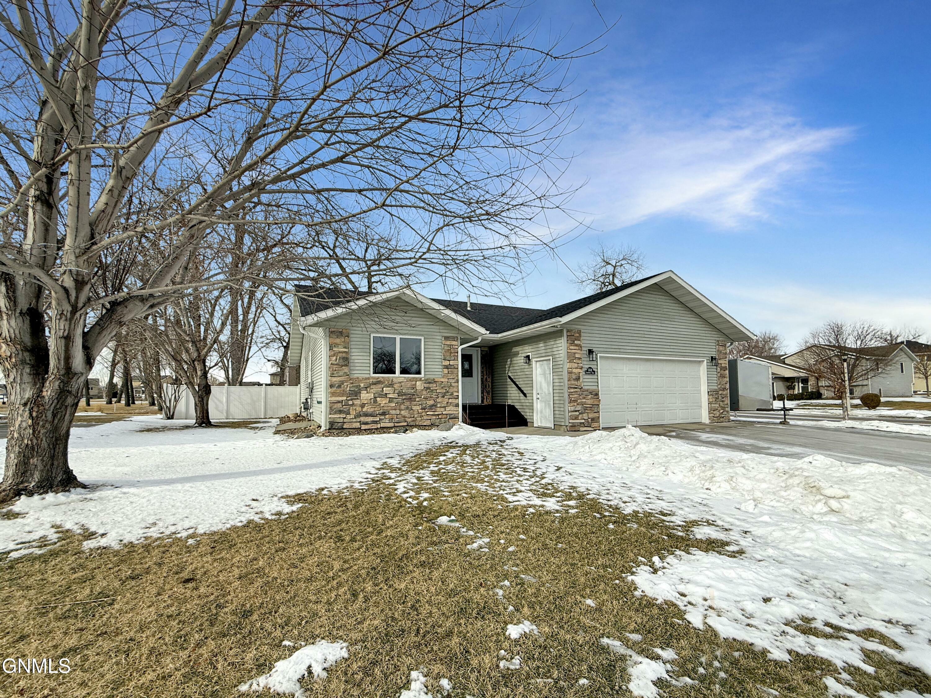 Property Photo:  3501 Sandpiper Trail SE  ND 58554 