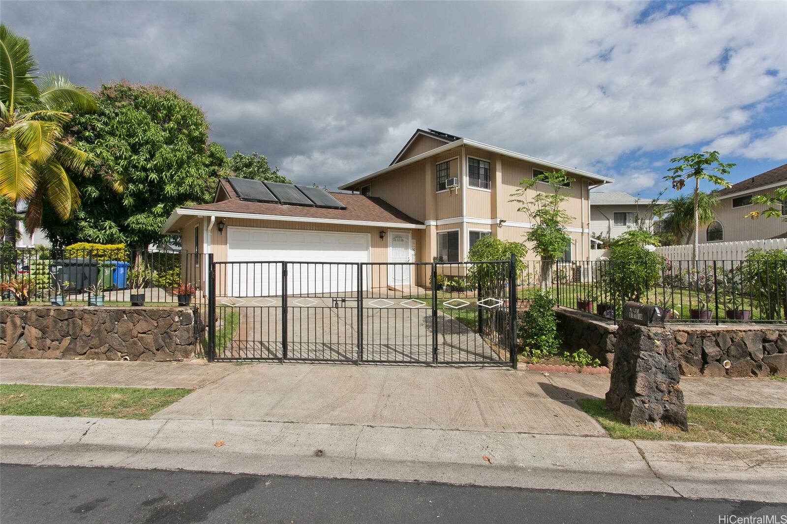 Property Photo:  91-1010 Kupekala Street  HI 96706 