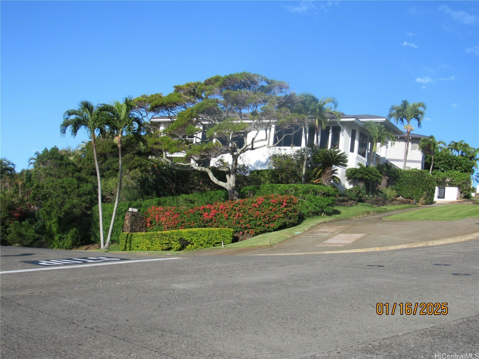 Property Photo: 550 Puuikena Drive HI 96821