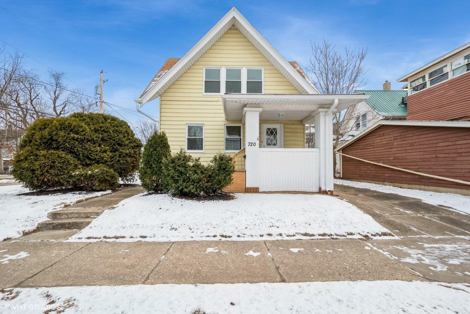 Property Photo:  720 SE 15th Street  IA 52403 