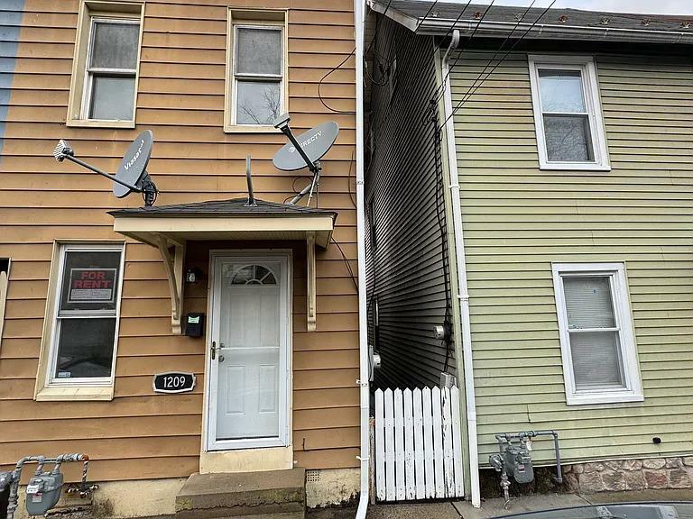 Property Photo:  1209 Mechanic Street  PA 18015 