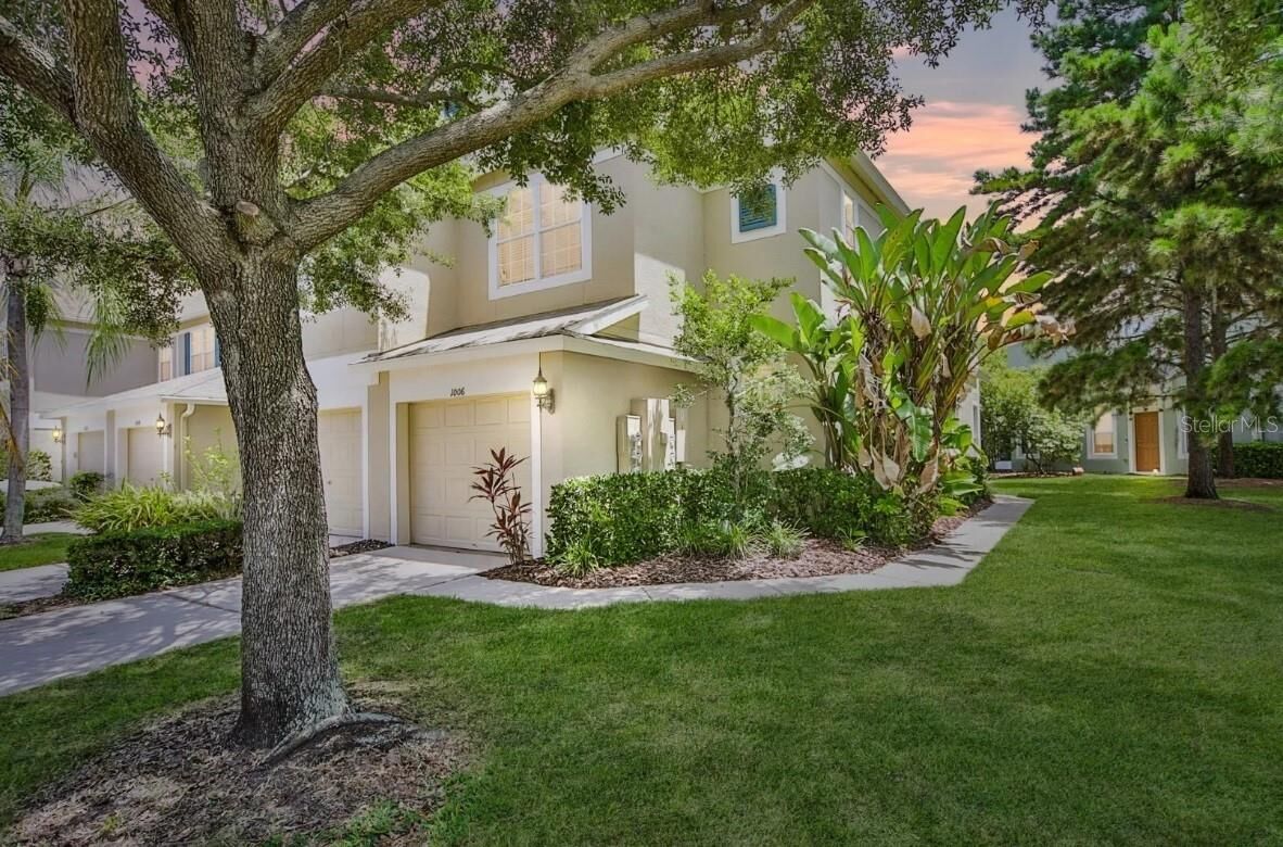 Property Photo:  1006 Vista Cay Court  FL 33511 