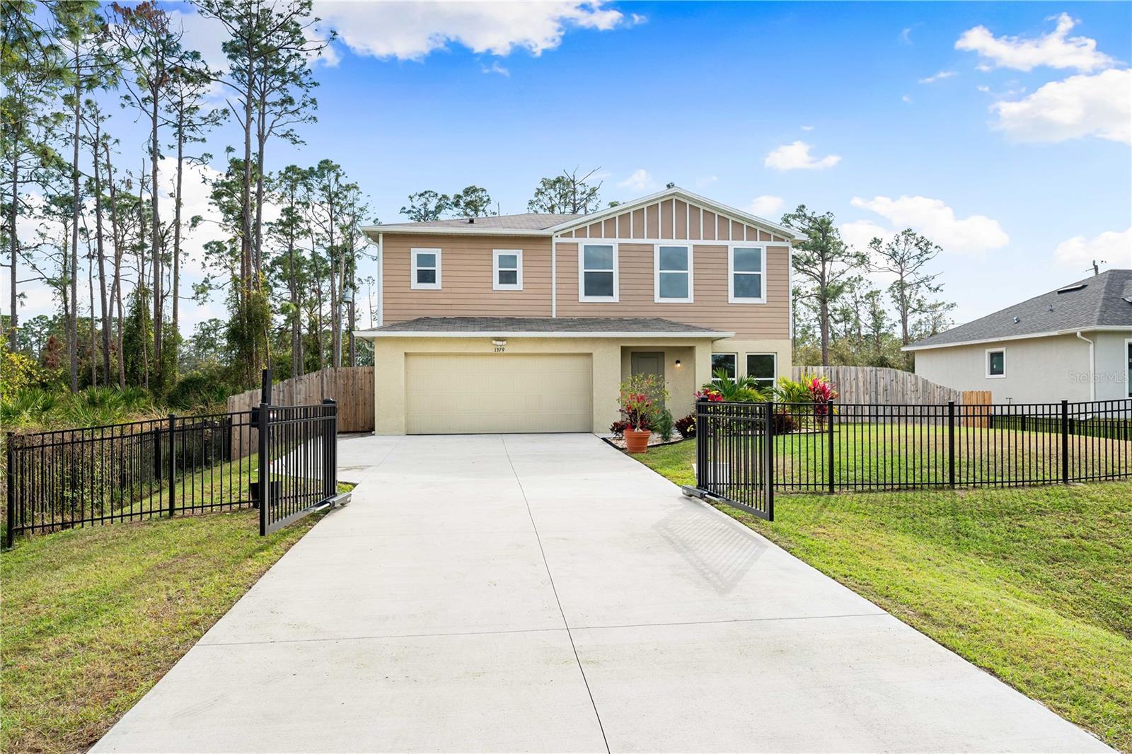Property Photo: 1379 E Price Boulevard FL 34288