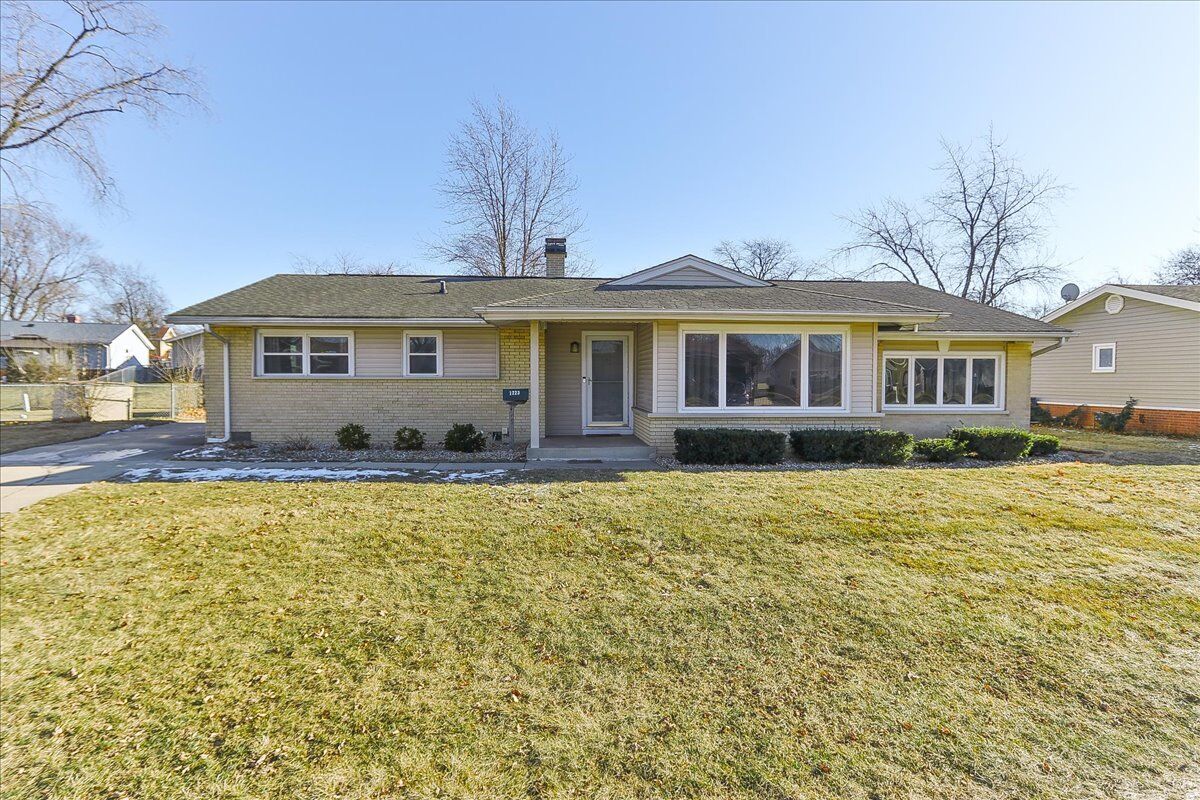Property Photo:  1223 Springdale Lane  IL 60007 