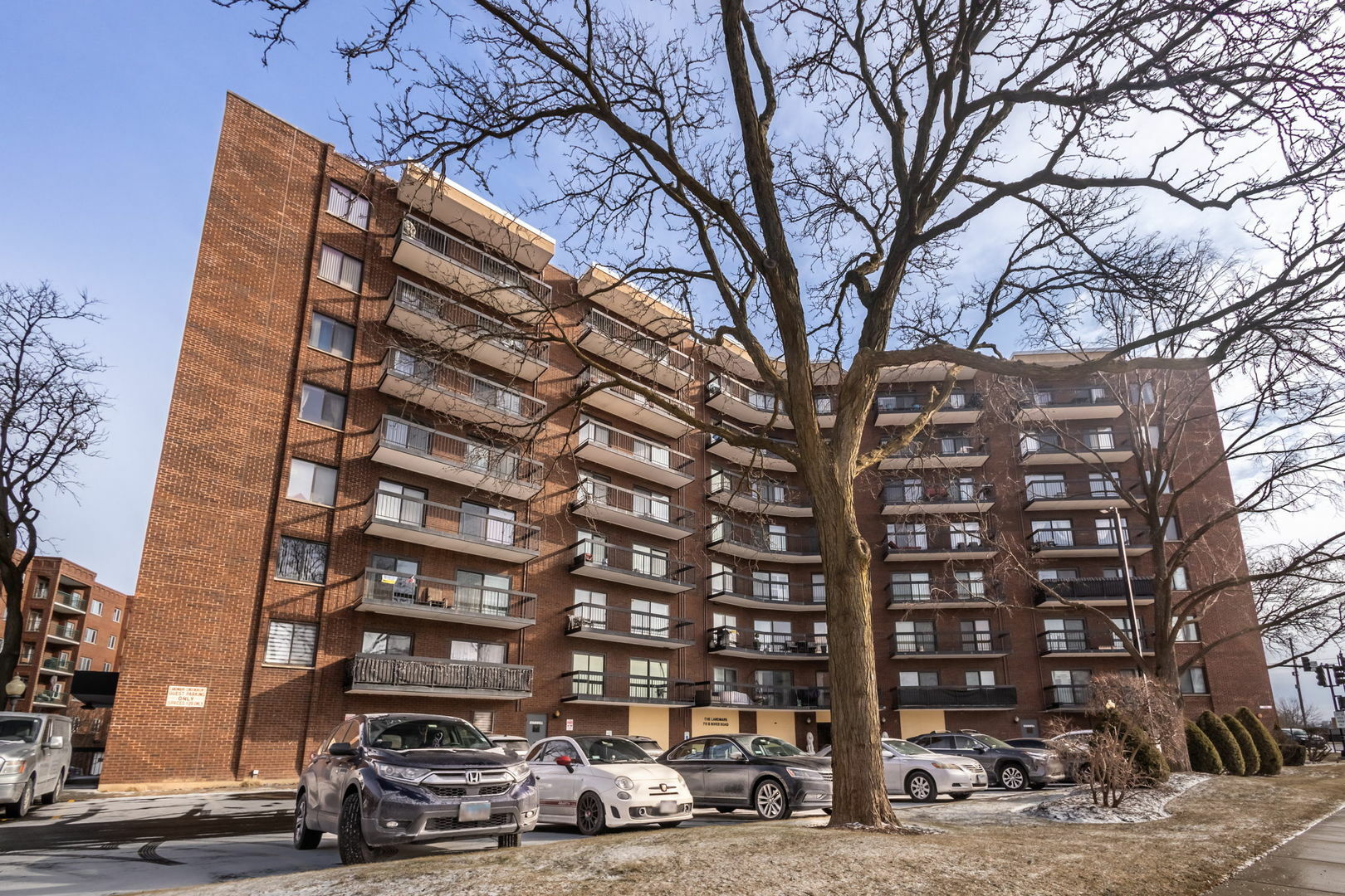 Property Photo: 711 S River Road 507 IL 60016