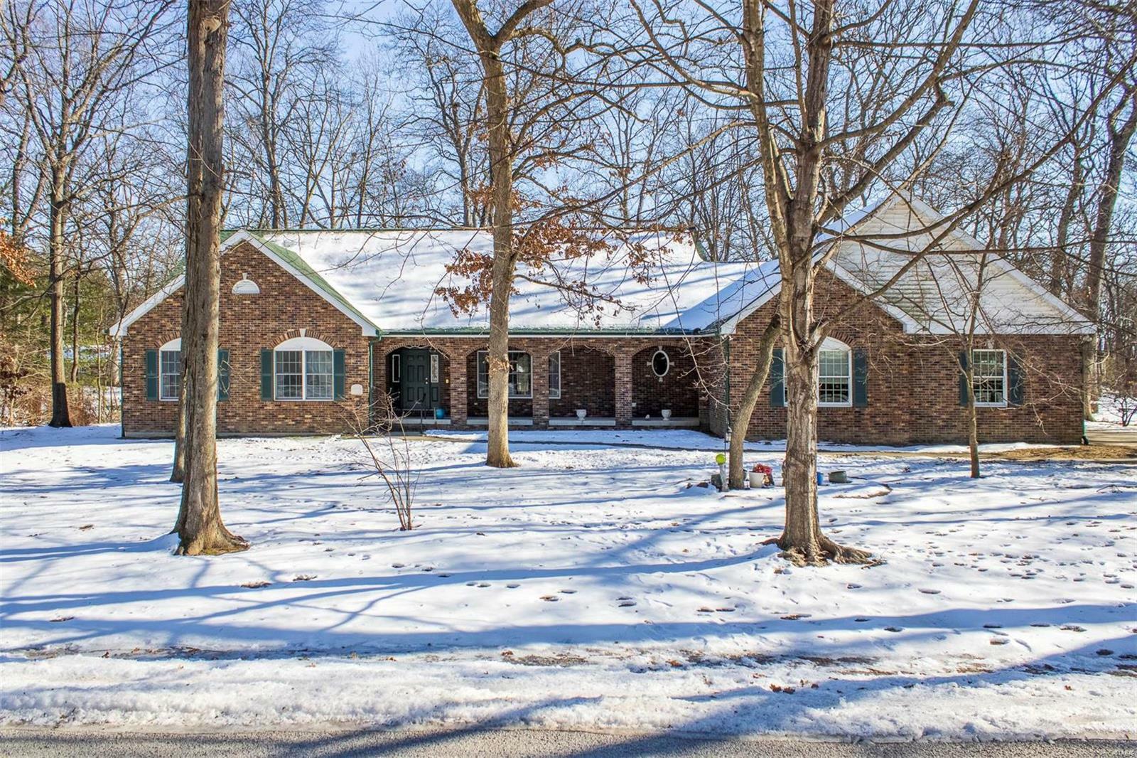 Property Photo:  40 Northwoods Trail  IL 62249 