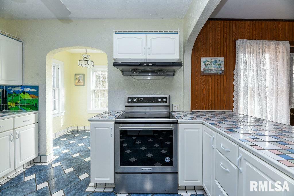 Property Photo: 515 N Broadway Street IL 61542